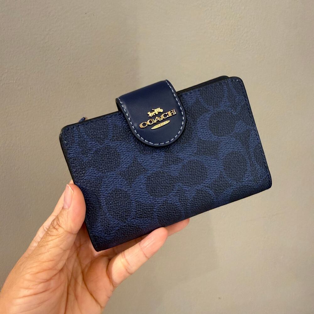 New‼️Coach Medium Corner Zip Wallet In Signature Canvas CW786